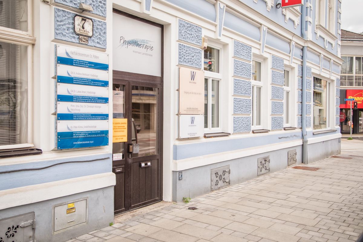 Hauseingang der Praxis in der Kremser Landstraße 7